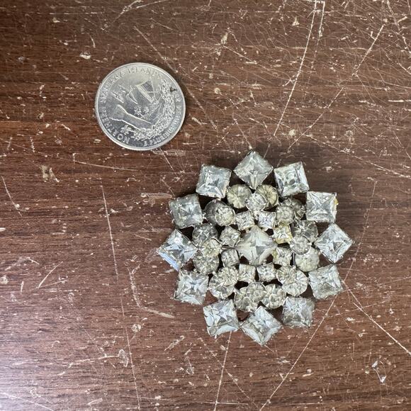 Vintage Silver Tone Metal White Rhinestone Cluster Brooch Pin - Picture 6 of 6